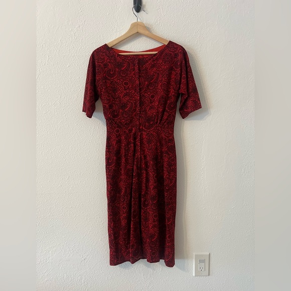 Vintage midmod Red and black paisley print pencil dress by Carl Naftal - Picture 5 of 7